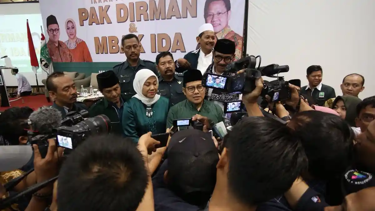 Romy dan Cak Imin Kompak Kenakan Pakaian Adat Saat Pengundian Nomor Urut