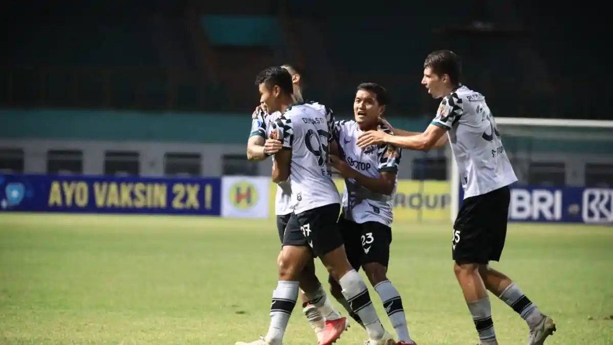 Kemenangan Telak 3-0 Persikabo Atas Barito Putera Berkat Surat Cinta Supporter yang Setia Mendukung