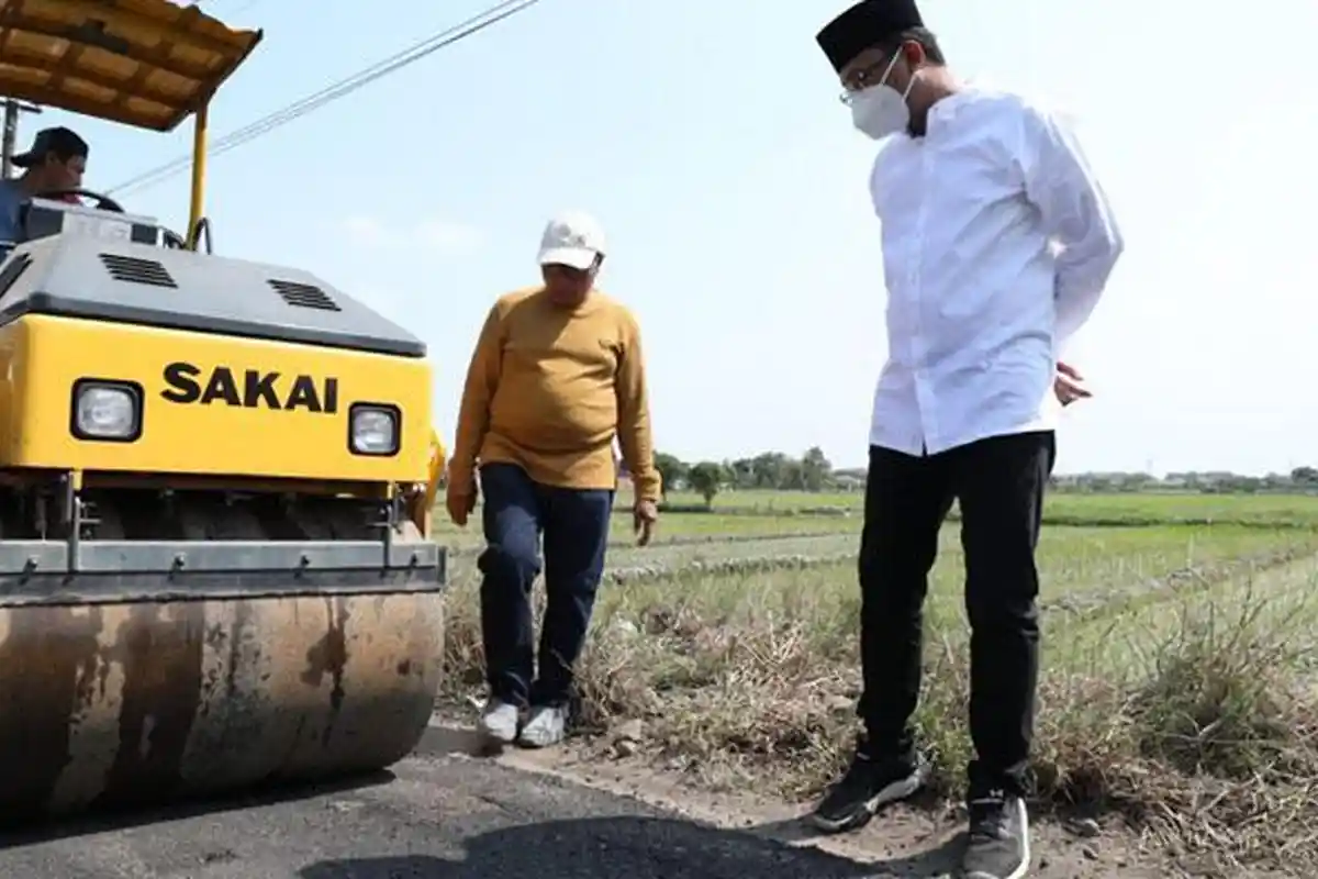 Infrastruktur Jadi PR di Sidoarjo, Gus Muhdlor Pantau Perbaikan Jalan Penghubung 3 Desa di Wonoayu