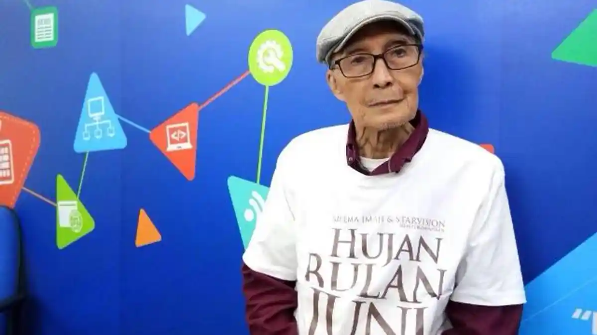 Sang Pencipta Hujan di Bulan Juni Berpulang, Ini Profil Sastrawan Sapardi Djoko Damono