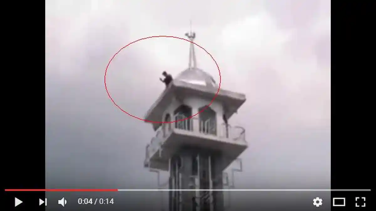 Gestur Tangannya Sedang Berdoa, Lalu Loncat! Heboh Video Bunuh Diri di Masjid