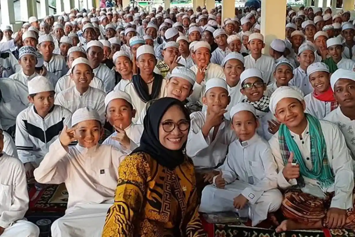 Di Hadapan Ribuan Santri, Anggota DPR Ini Sebut Banyak Alumni Pesantren Jadi Orang Hebat