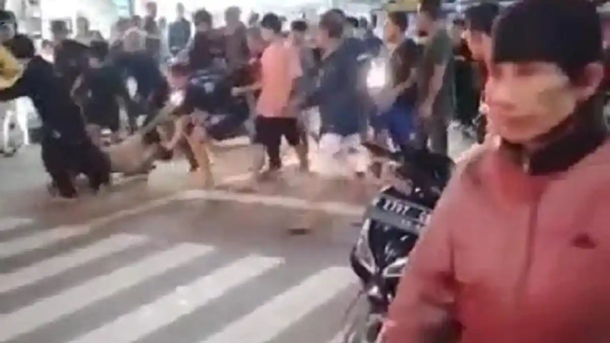 Diduga Hendak Mencuri Motor, Seorang Pria Diarak Warga ke Polsek Jasinga Bogor