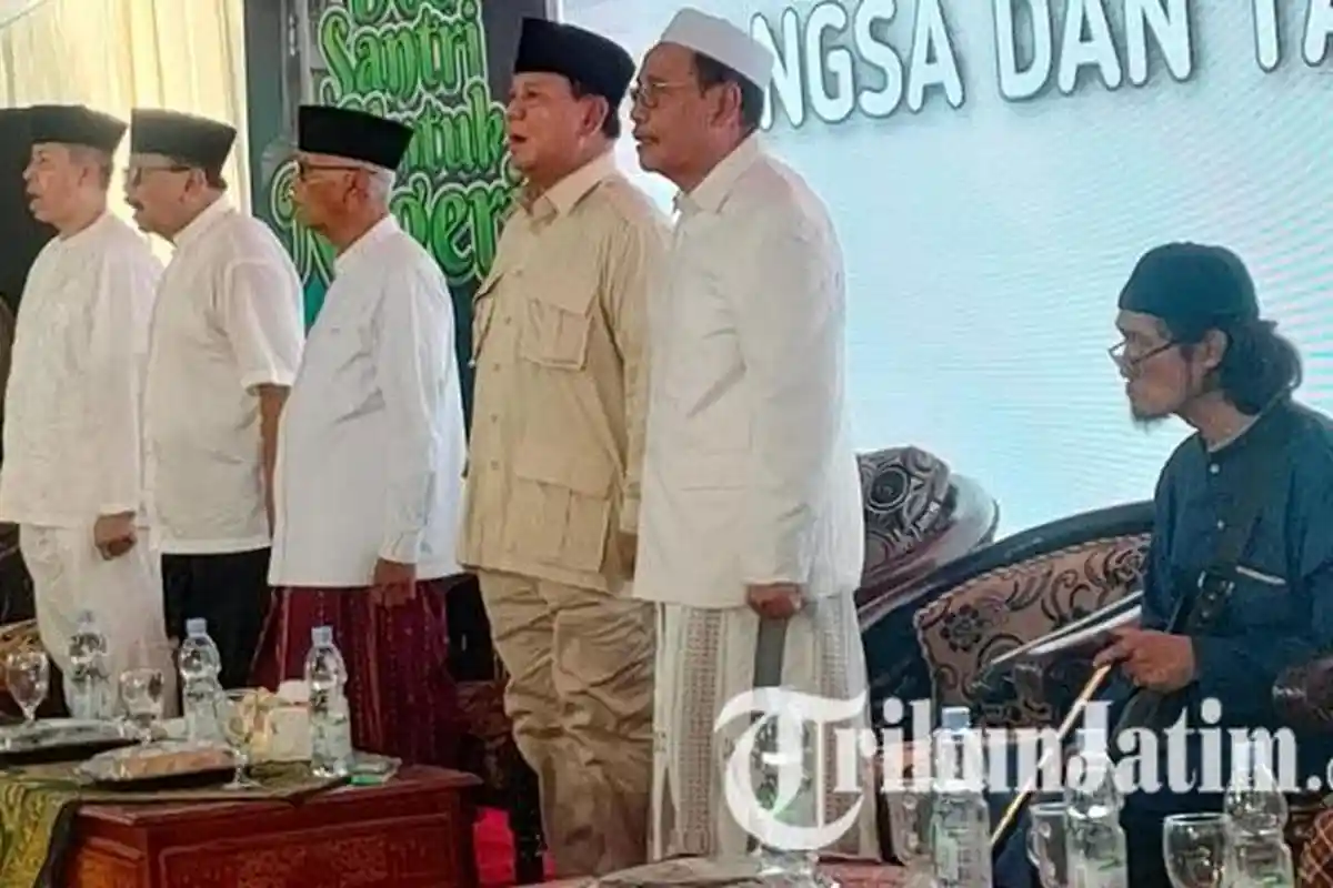 Kunjungi Ponpes Zainul Hasan Genggong Probolinggo, Prabowo Didapuk sebagai Sahabat Santri Indonesia