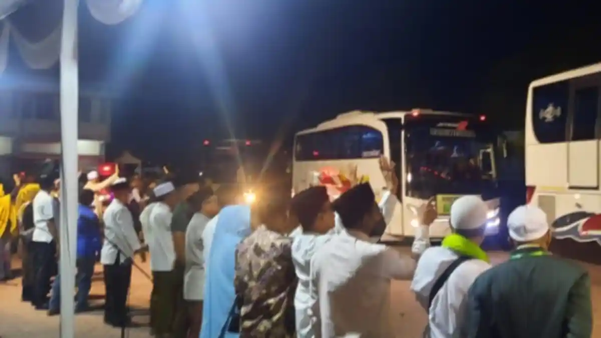 Suasana Pelepasan 306 Calon Jemaah Haji (CJH) di Situbondo