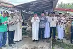 Bupati-Kepulauan-Meranti-AKBP-Purn-H-Asmar-menyerahkan-sapi-presiden-RI.jpg