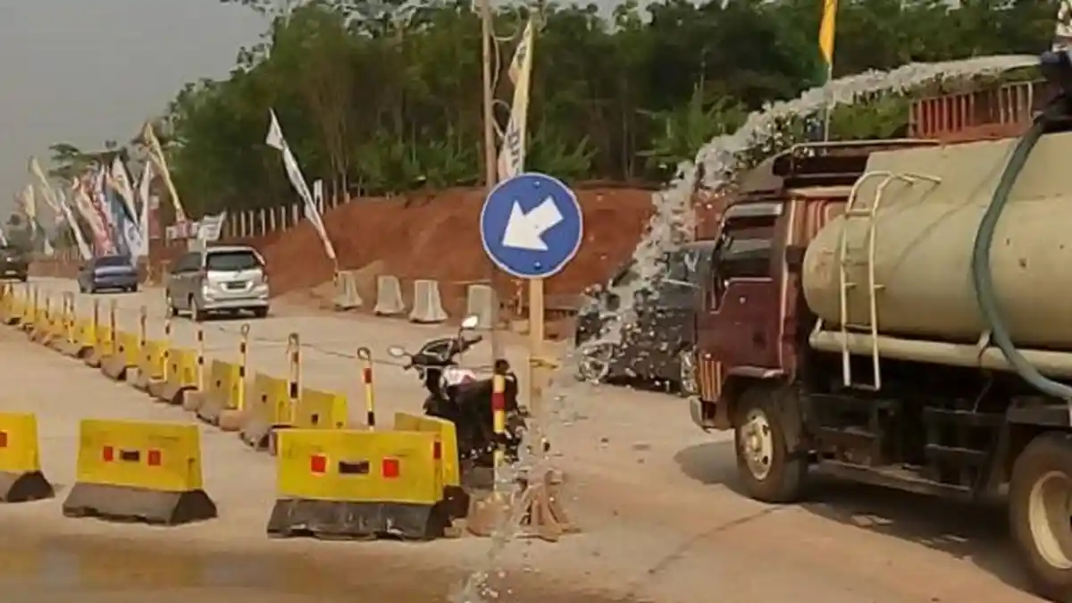 Kendaraan Pemudik Masih Terlihat Melintas di Jalur Pantura Batang