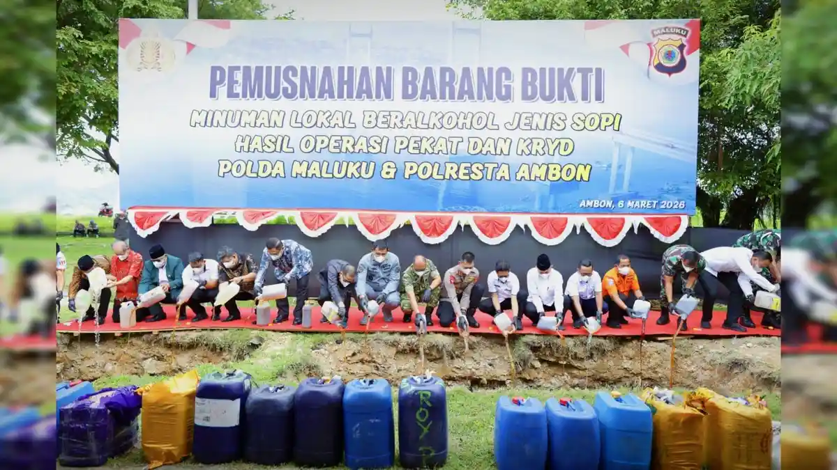 Dua Bulan Awal 2026, Polisi Musnahkan 15 Ton Sopi di Maluku