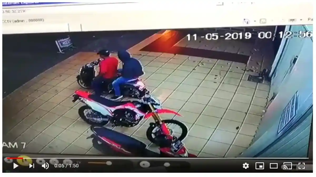 Waduh! 3 Bocah Bersepeda Motor Curi Helm di Lhokseumawe, Aksinya Terekam CCTV dan Viral di Instagram