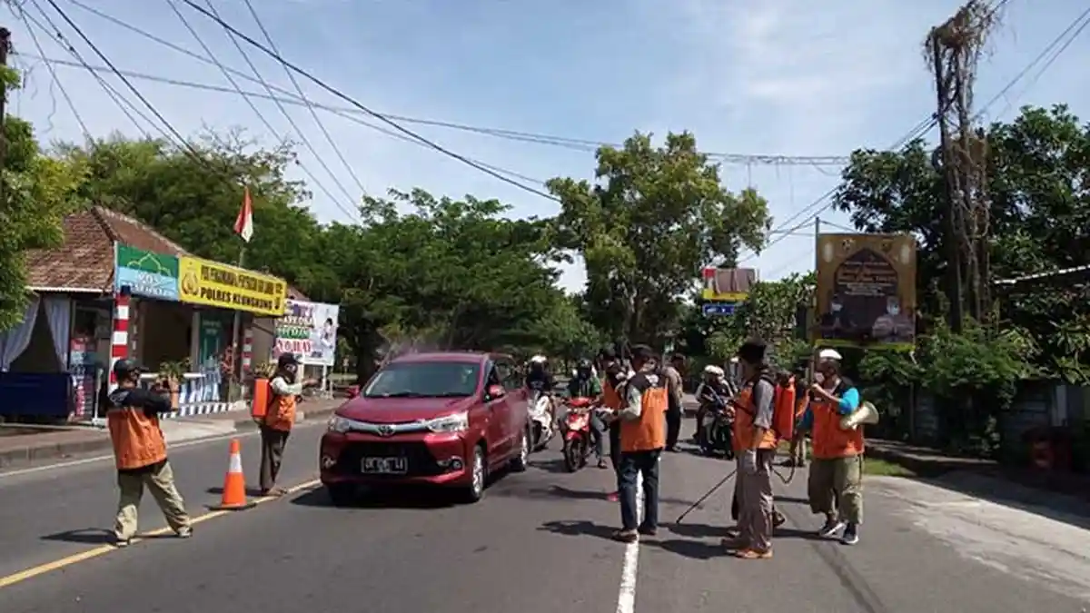 Bagikan 3.320 Masker dan Lakukan Penyemprotan Disinfektan, Relawan SSBP Sambangi Wilayah Timur Bali