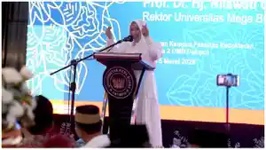 Prof-Dr-Hj-Nilawati-Uly-SSi-Apt-MKes-CIPA-UMBB.jpg
