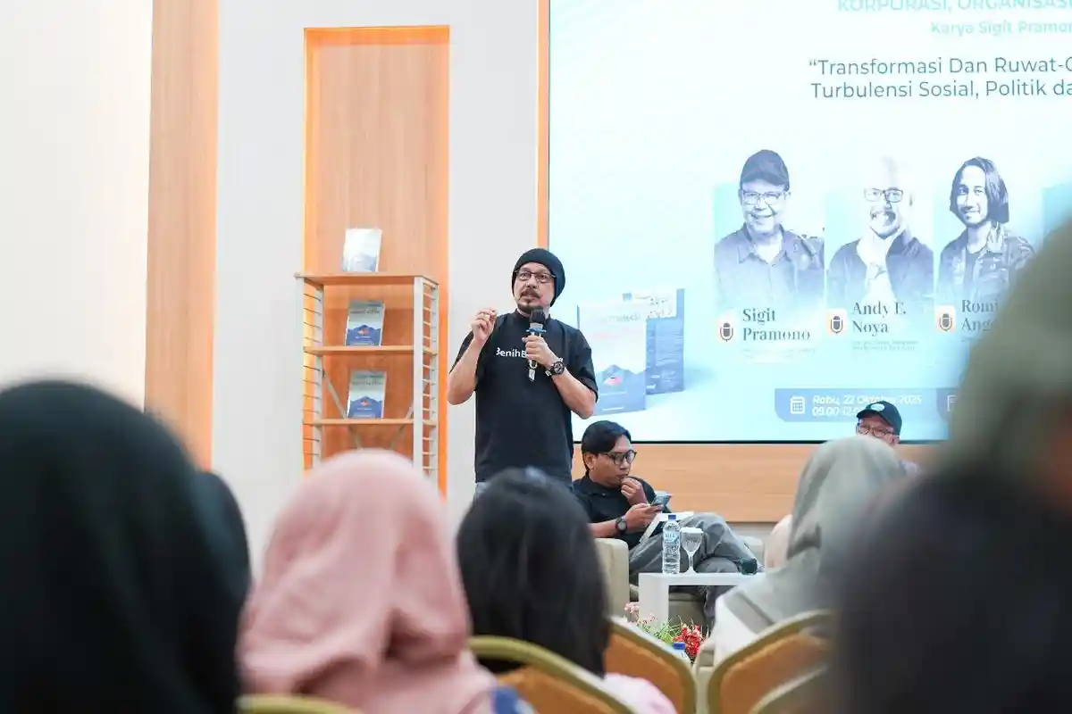 Diskusi Buku Ruwat Citra DKV Tel-U Purwokerto Bahas Transformasi Bersama Sigit Pramono dan Andy Noya
