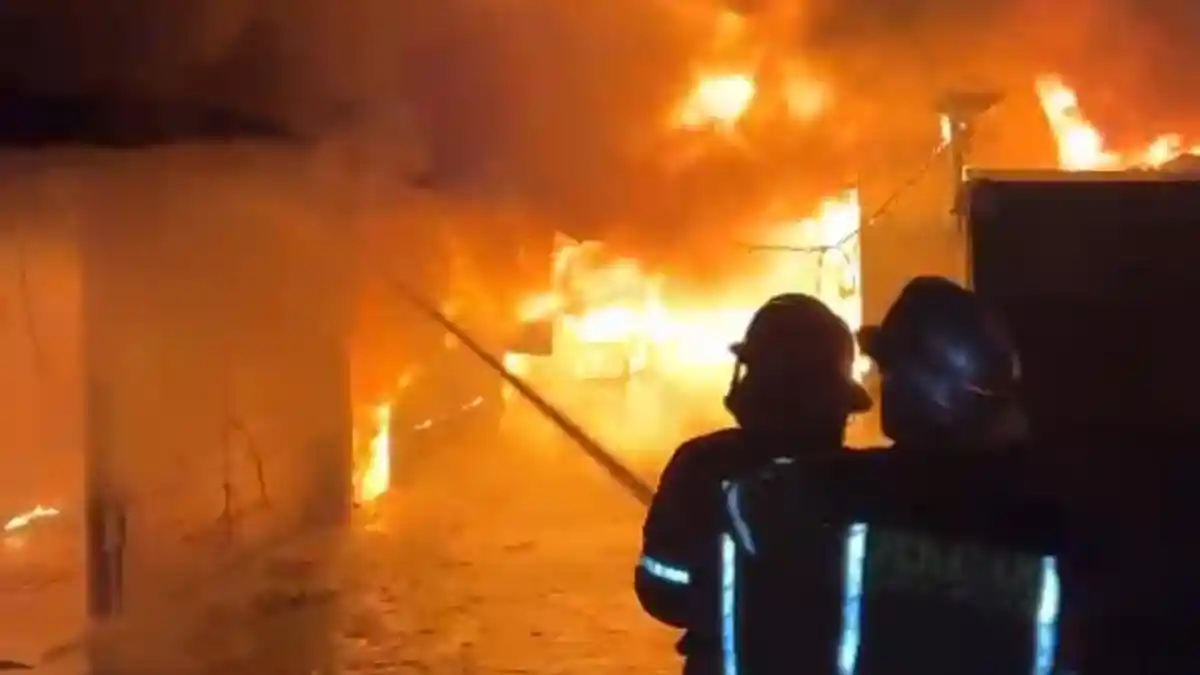 KEBAKARAN di Medan Amplas, 11 Bangunan Rumah dan Kos Ludes Terbakar