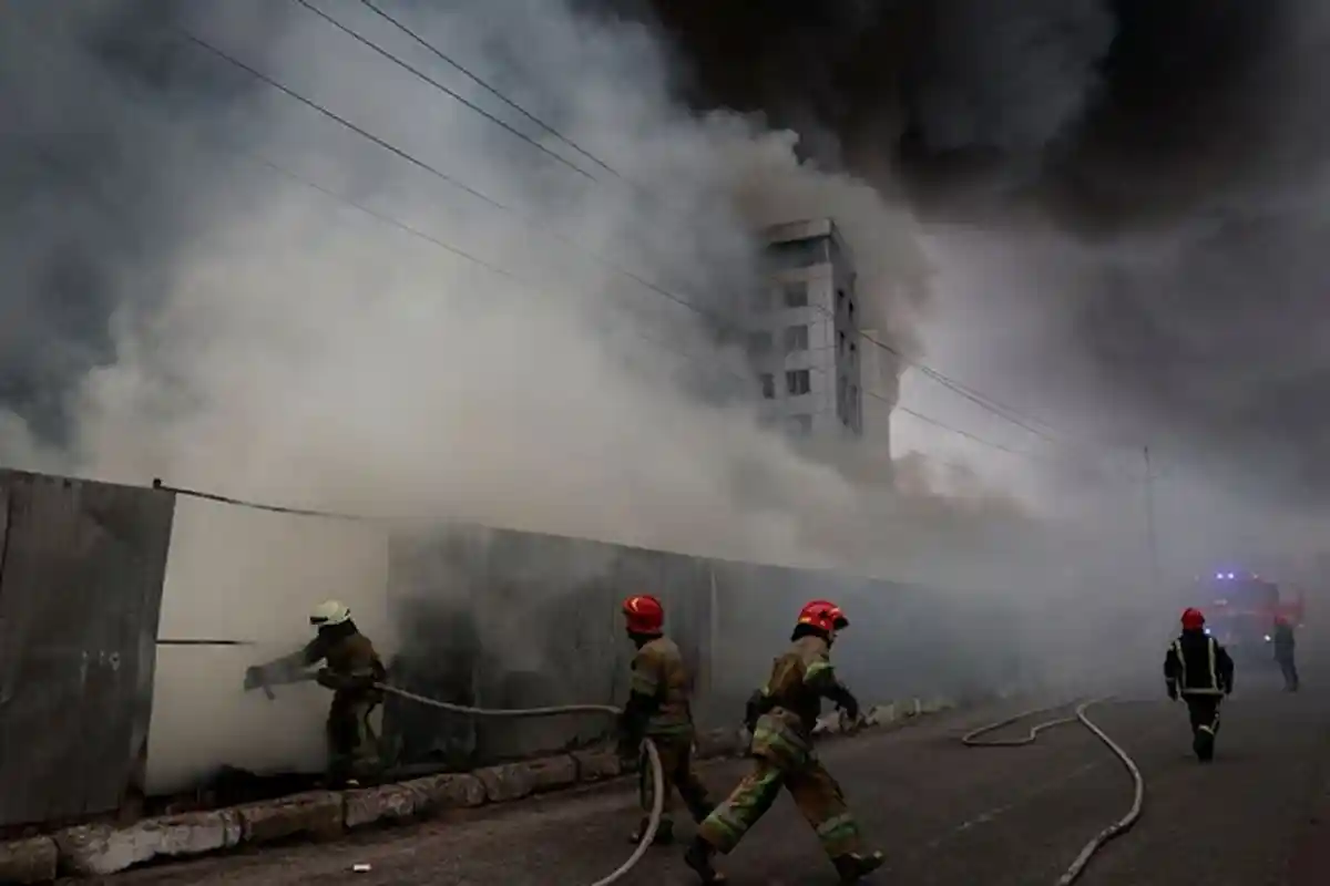 Perang di Ukraina Hari Kesembilan, Rusia Bombardir Pembangkit Listrik Tenaga Nuklir Zaporizhzhia