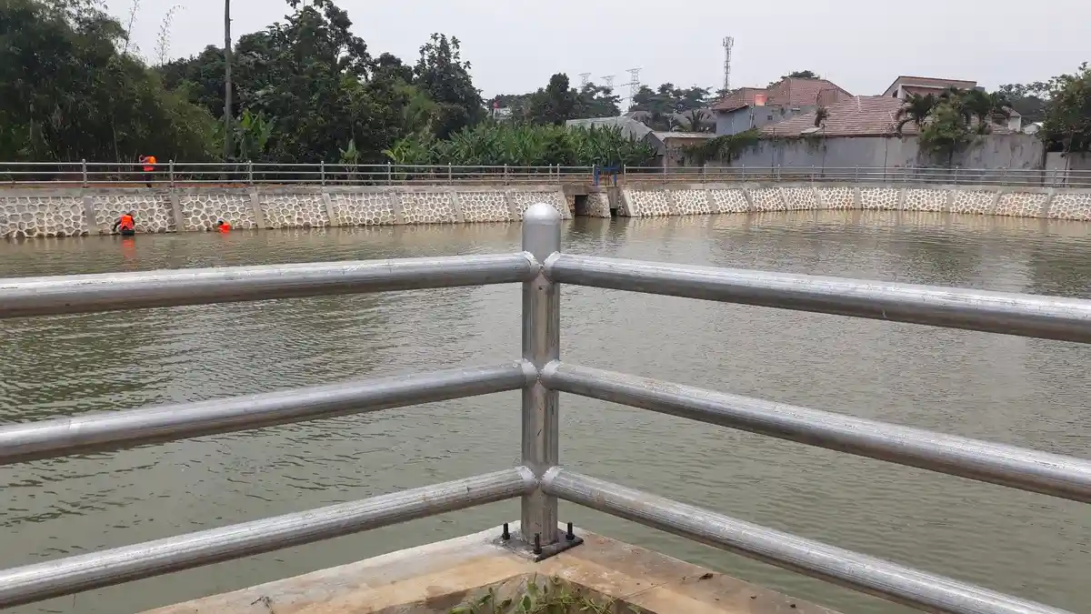 Melihat Waduk Kecil Berbentuk Lambang Cinta di Jagakarsa