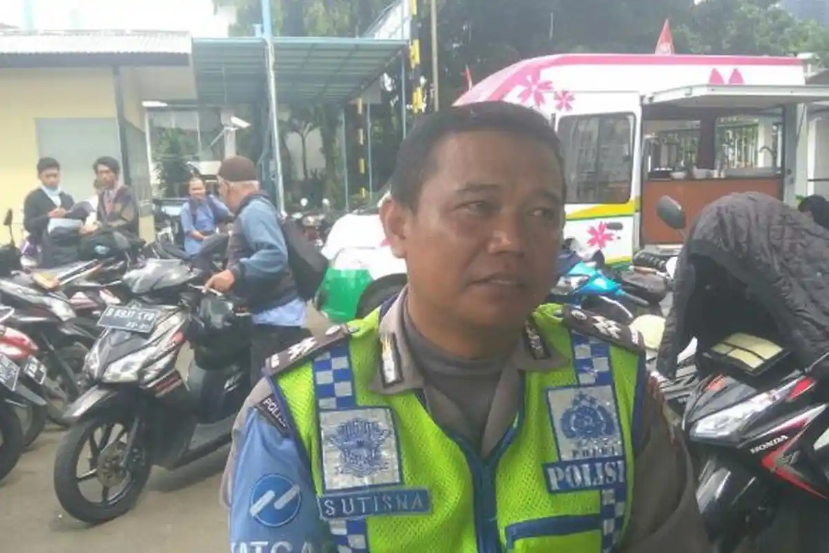 Mengharukan! Alasan Ini yang membuat Aiptu Sutisna Tak Melawan Wanita yang Menyerangnya