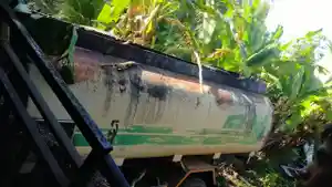 Truk-CPO-tabrak-rumah-warga-di-Jalinbar-Mukomuko-Bengkulu.jpg