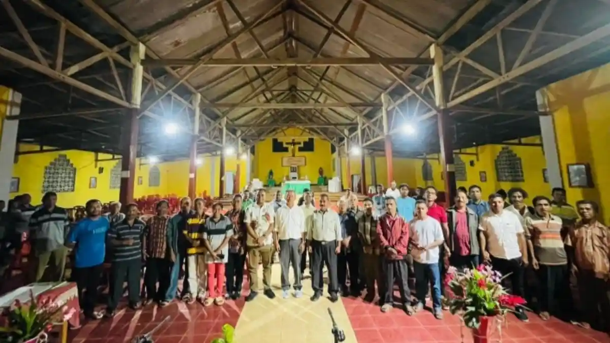 Angelo Wake Kako Mengajak Anak Petani Paroki Ritawolo Adonara Bermimpi Jadi Orang Sukses 