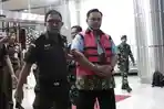 Kejagung-Tahan-Mantan-Komisioner-Ombudsman-Yeka-Hendra_20260525_215107.jpg