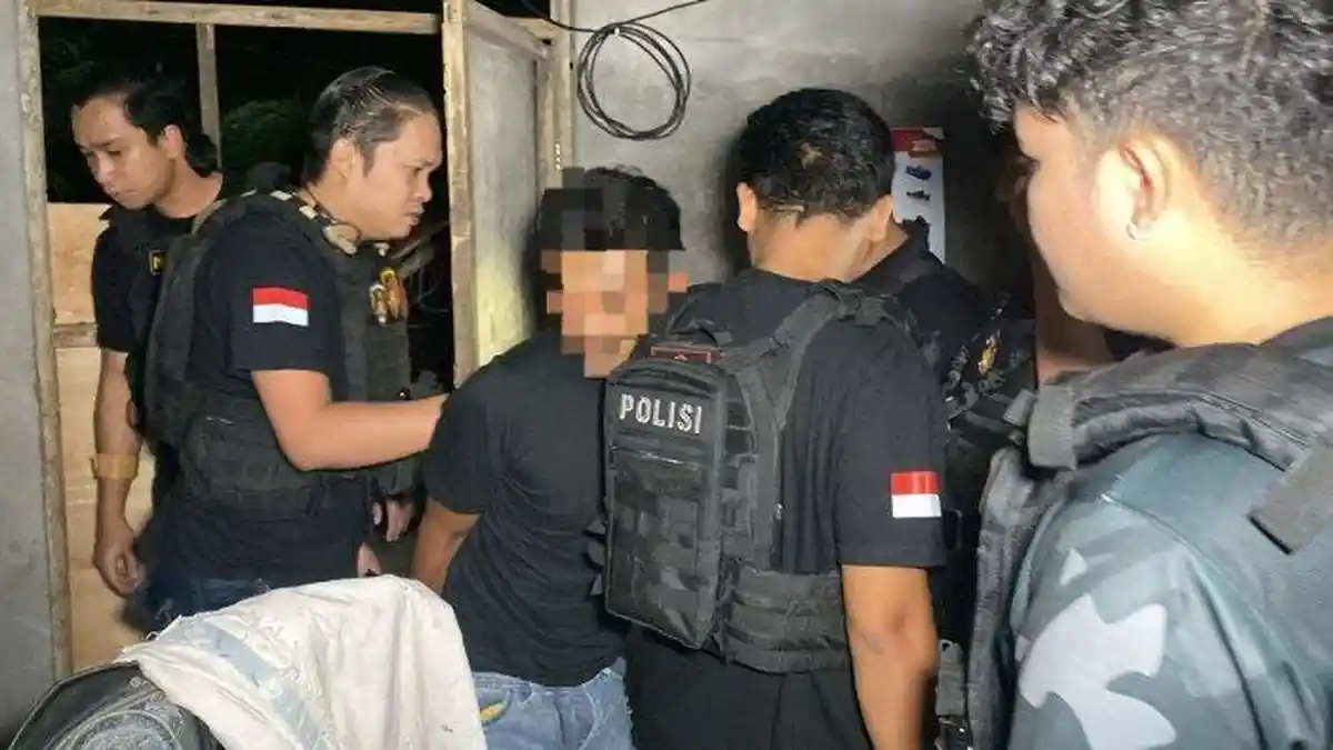 Di Bitung Sulut, Pria Tebas Istrinya Pakai Samurai, Emosi Diganggu saat Pesta Miras