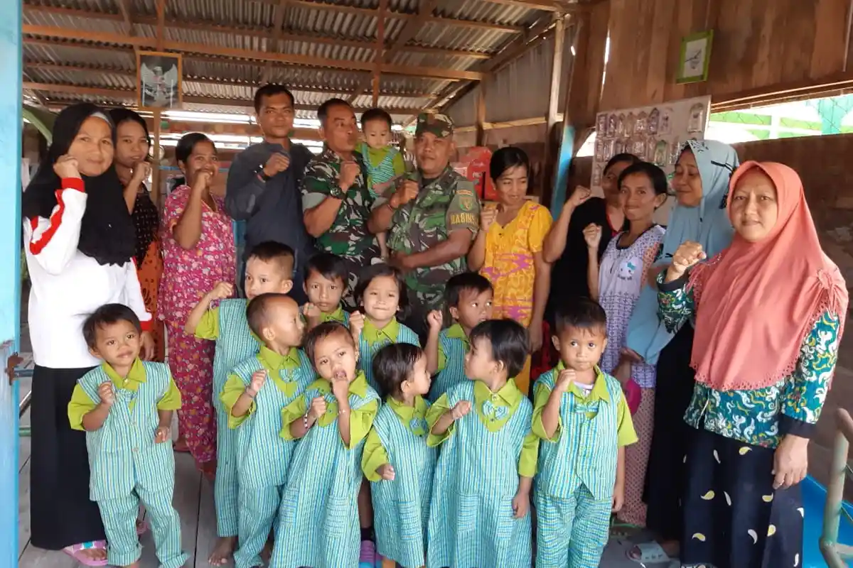 Satgas TMMD ke-103 Kodim 0419/Tanjab Datangi PAUD di Desa Pangkal Duri, Disambut Tepuk Tangan