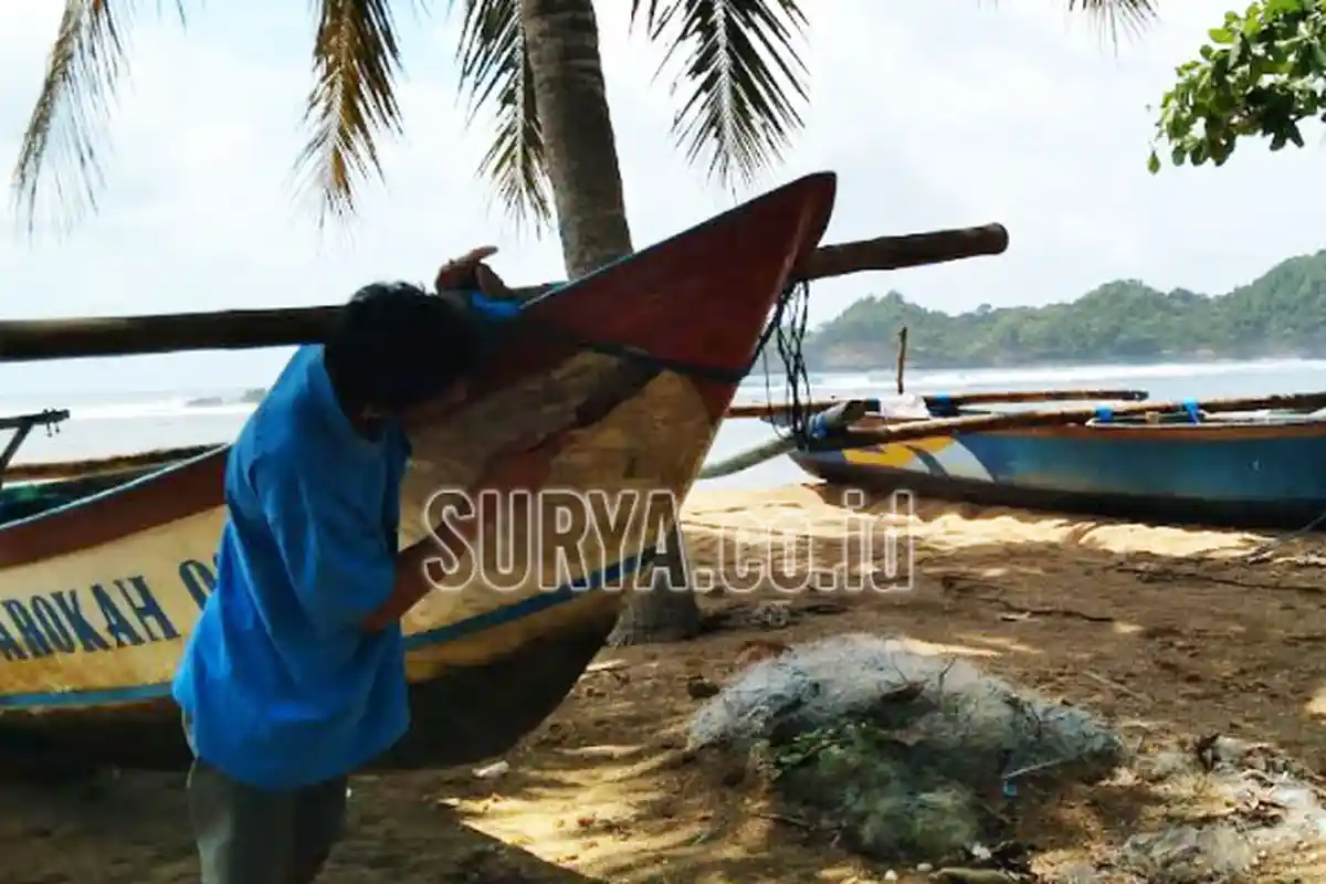 Tak Melaut Dua Pekan, Nelayan Kondangmerak Malang Enggan Cari Pekerjaan Lain