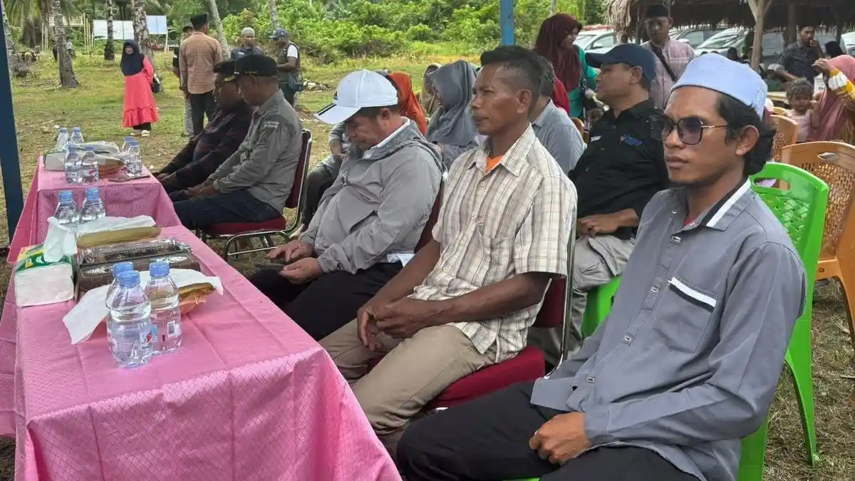 Wabup Halmahera Timur Anjas Taher Hadiri Khitanan Massal Pesantren Rimba SP4 Desa Patlean
