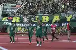 Ze-Valente-dan-Song-Ui-Young-saat-merayakan-gol.jpg