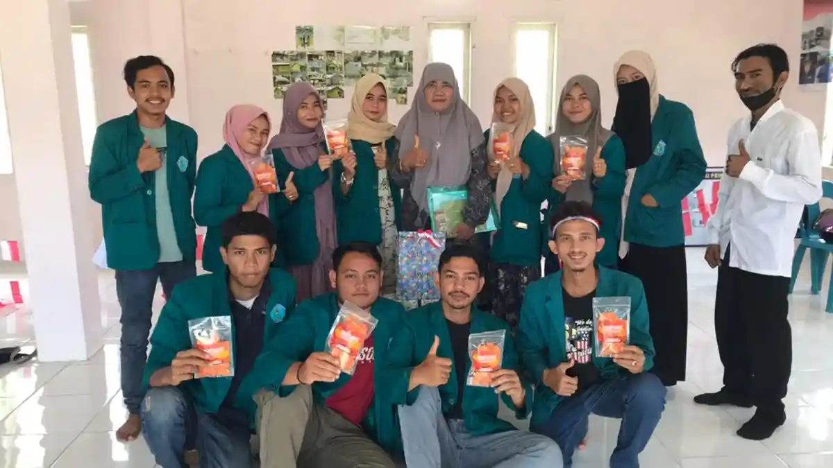 Mahasiswa UNIKI Bireuen Latih Home Industri Untuk Kaum Ibu