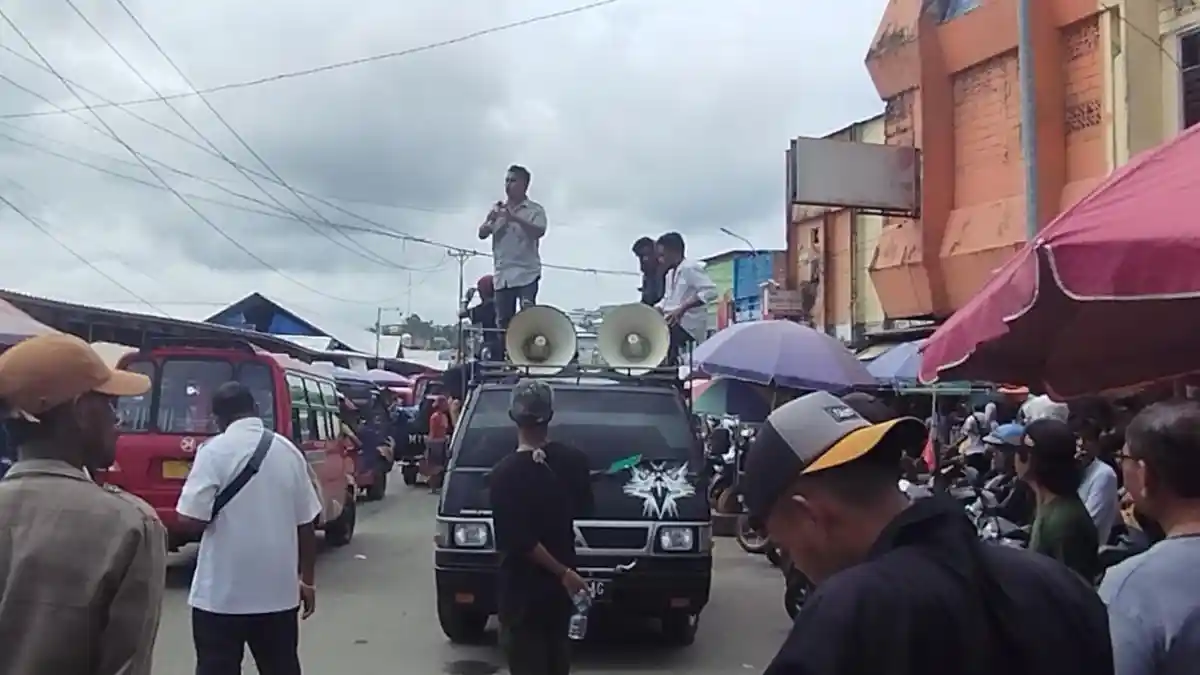 Mahasiswa Tuntut Wattimena Terbuka Terkait Pengelolaan Pasar Mardika Ambon