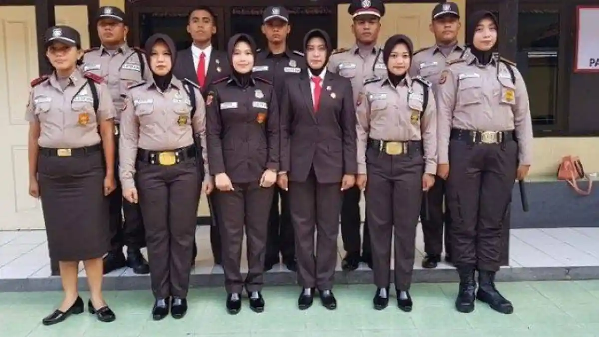 Pangkat Tertinggi Satpam Tiga Segitiga Merah di Seragam Baru, Ini Bedanya dengan Pangkat Polisi