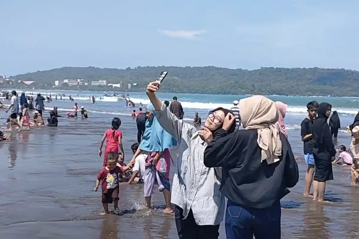 INFO Libur Lebaran, Pantai Pangandaran Mula Dipadati Wisatawan