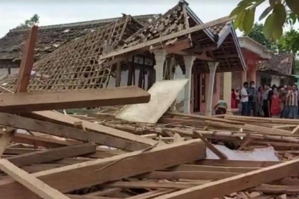 Detik-detik Ledakan Bom Ikan Tewaskan Ayah dan Anak di Pasuruan, Puluhan Rumah Warga Rusak