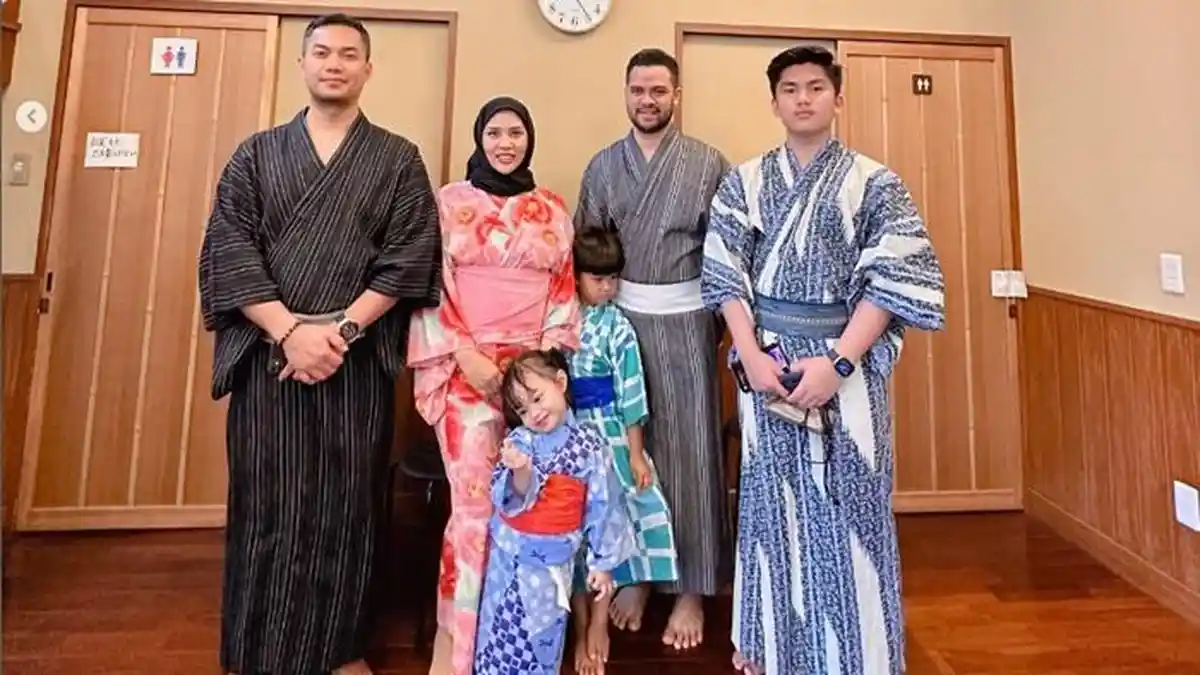 Zaskia Gotik dan Sirajuddin Mahmud Selesai Liburan di Jepang, Gaya Arsila Pakai Kimono Bikin Gemas