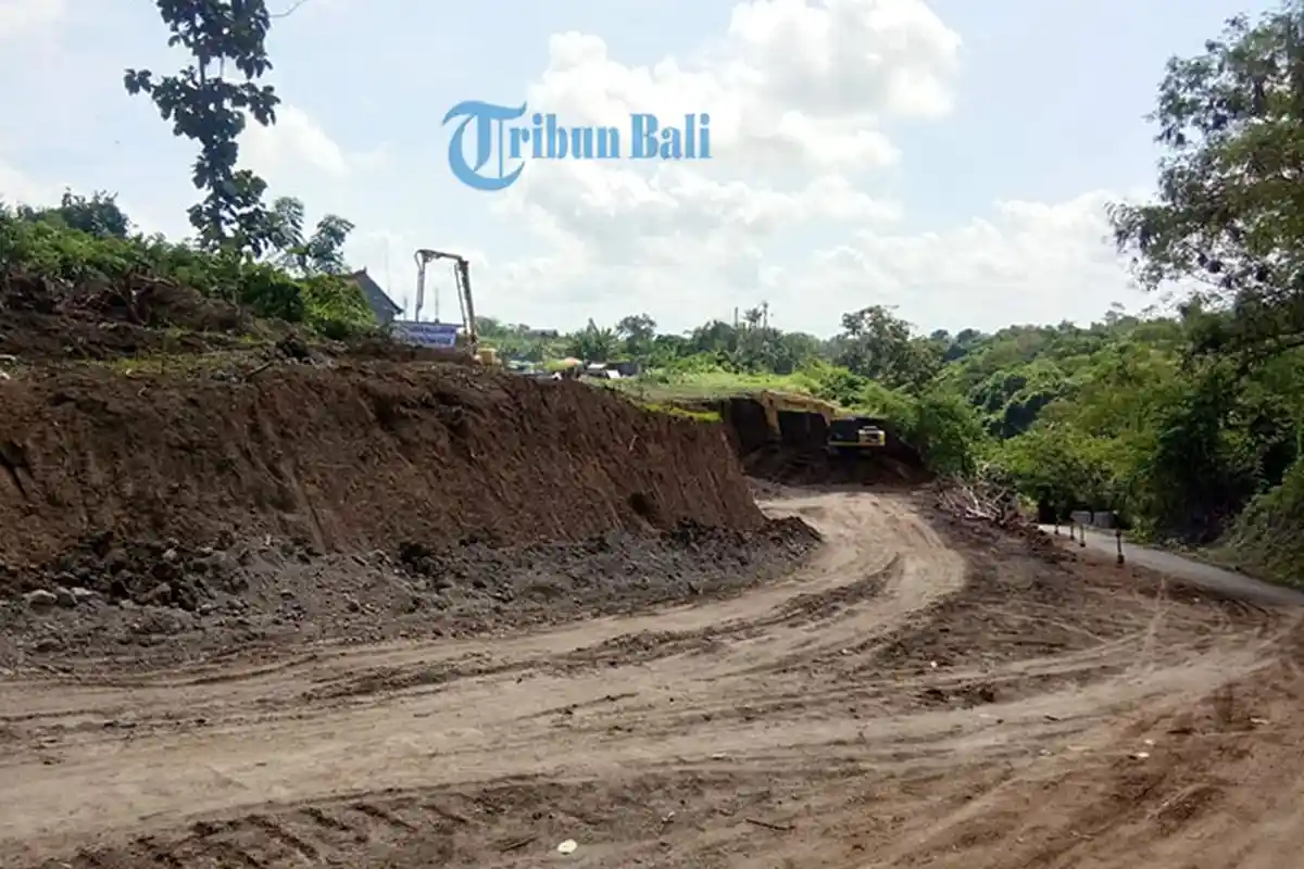 Pakai Dana APBN Rp 1,9 Miliar, Jalan Penghubung Tegenungan – Sukawati Akhirnya Digarap