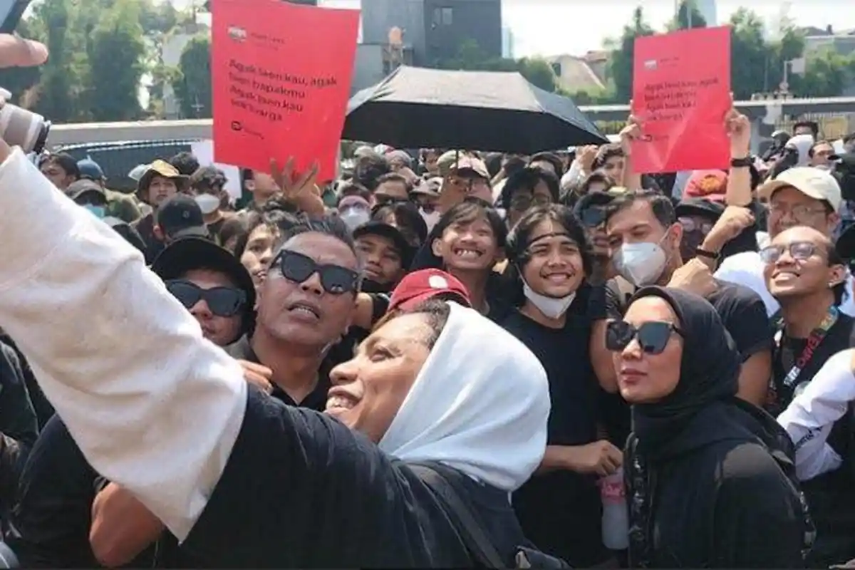 Demo RUU Pilkada di DPR Turut Hadir Komika Arie Kriting hingga Cing Abdel 