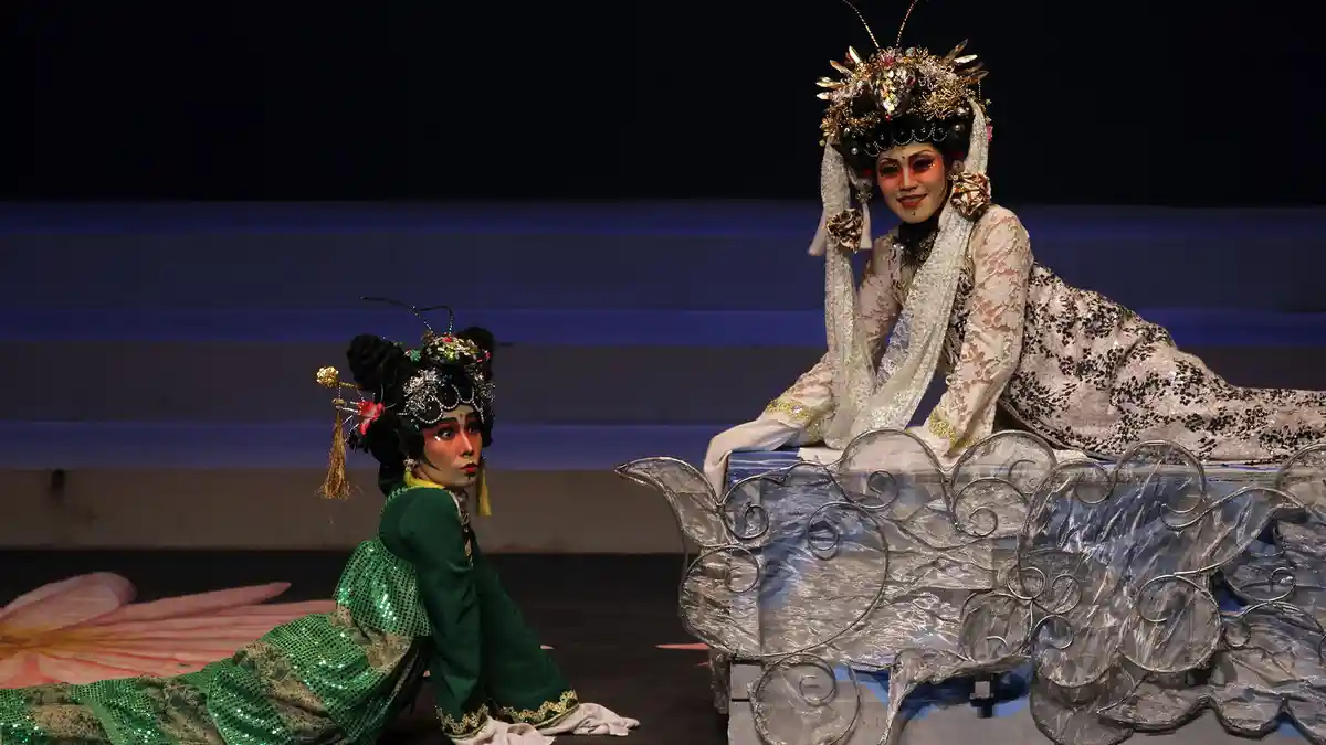 Foto Opera Ular Putih Teater Koma