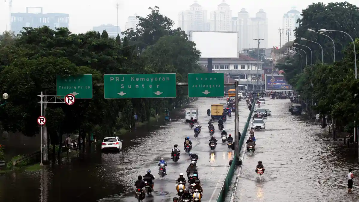 Hujan dan Banjir Intai Jabodetabek Hari Ini