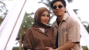 ultah-ke5-pernikahan-Aurel-dan-Atta.jpg