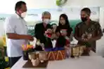 Bantuan Hasil Daur Ulang Peringati Hari Anak