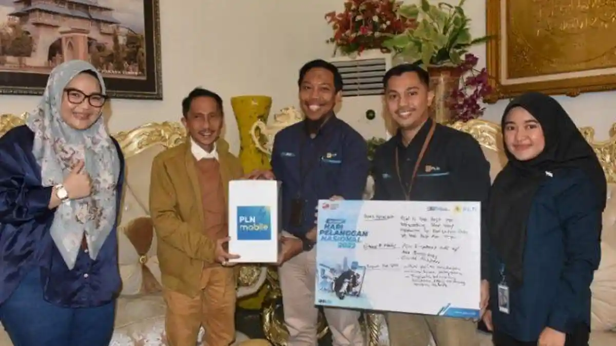 PLN Apresiasi Bupati Gorontalo Sebagai Pelopor Ekosistem Mobil Listrik