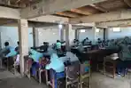 Pilu Siswa SD di Demak, Belajar di Kolong Bangunan Karena Sekolah Terendam Rob