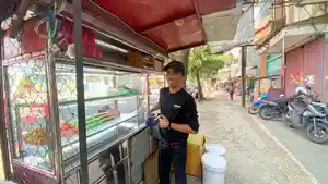 PKL-di-Cicadas-Kota-Bandung-saat-menjajakan-dagangan.jpg