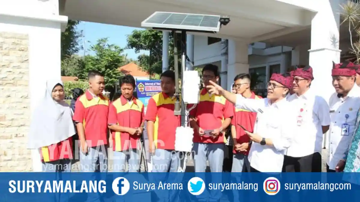 Banyuwangi Uji Coba Penyiraman Lahan Pertanian dari Smartphone Hasil Riset Pelajar SMK