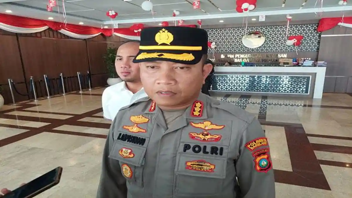 Polisi Bawa Box Kontainer Plastik Sebelum Geledah Ruang Arsip Lahan di BP Batam