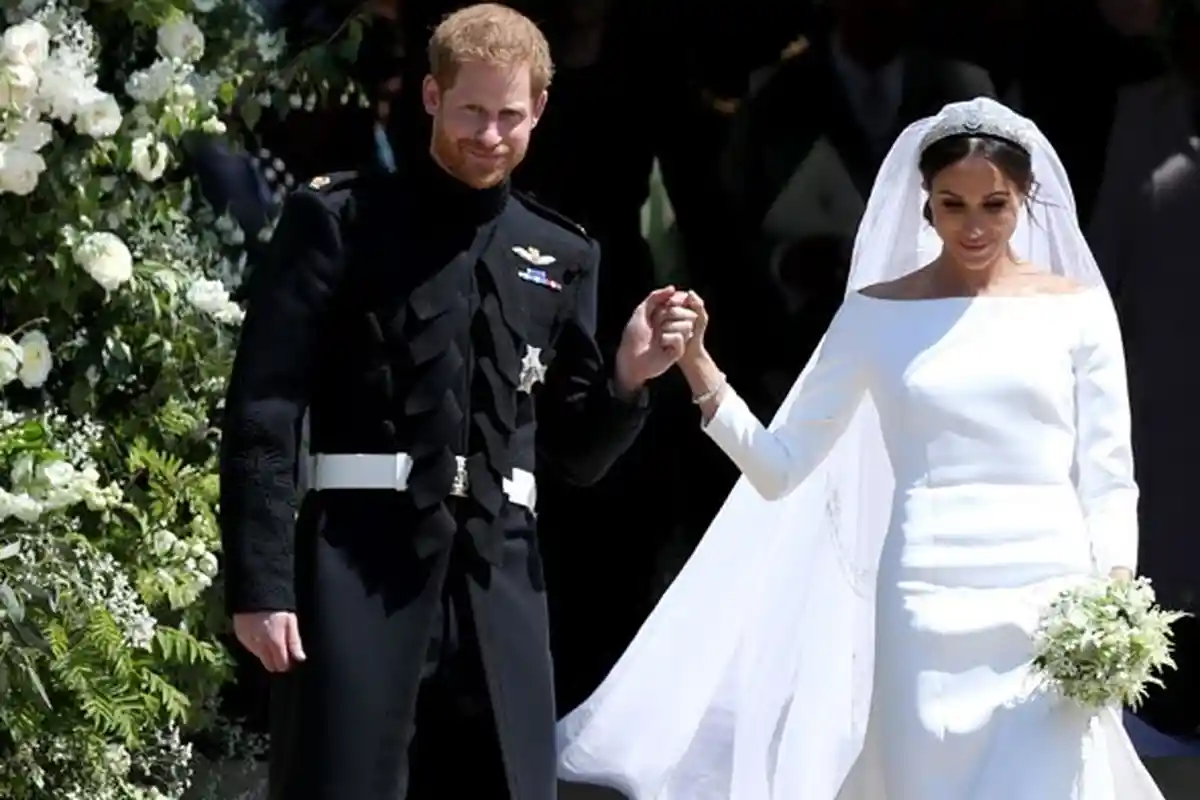 Pangeran Harry Ceritakan Bagaimana Pangeran Charles Dampingi Meghan Markle Menuju Altar Pernikahan