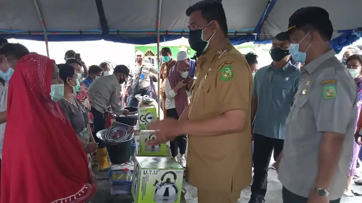 Temui Korban Kebakaran Sicanang, Bobby Nasution Janji Segera Cari Solusi Pengganti Tempat Tinggal