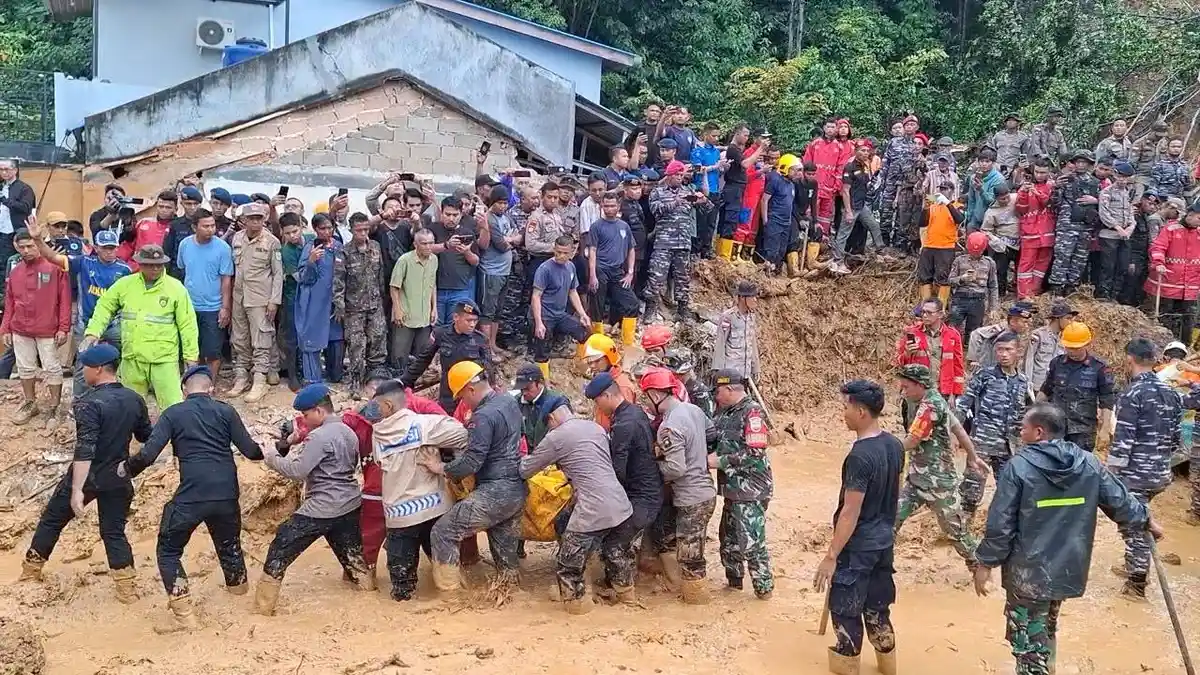 Longsor di Batam: 4 Warga Tertimbun, 3 Meninggal Dunia, 5 Orang Luka-luka