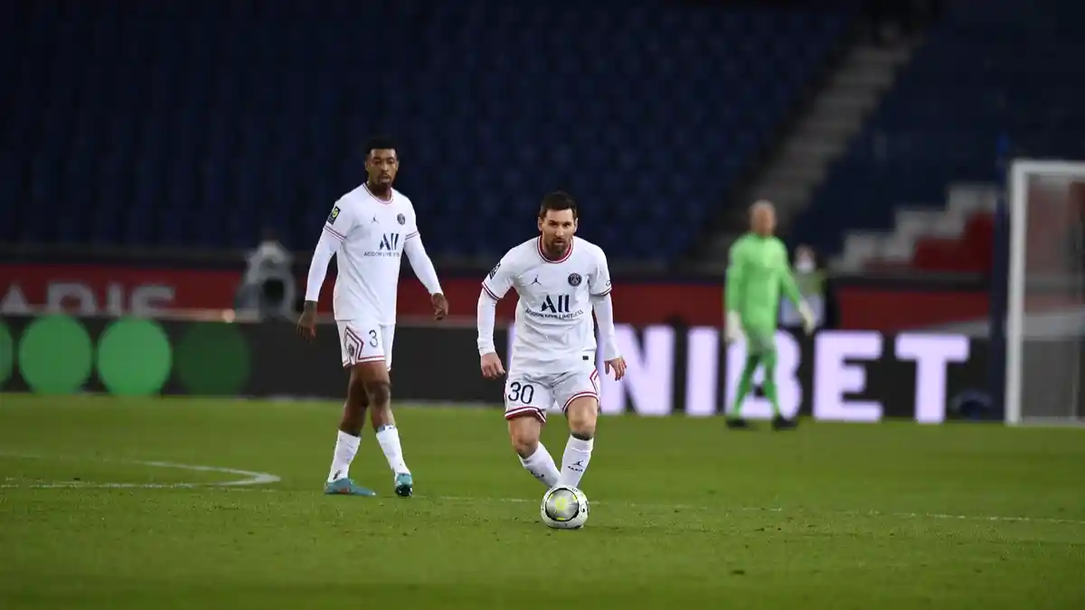 TERPOPULER BOLA: Kylian Mbappe Dapat Assist dari Lionel Messi - Laga Hidup Mati Pasukan Bledug Kelud