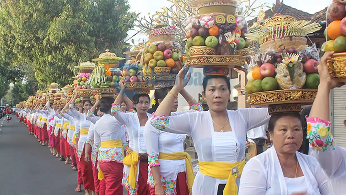 Indahnya Tradisi Mepeed di Ubud Bali, Bukan untuk Jor-joran